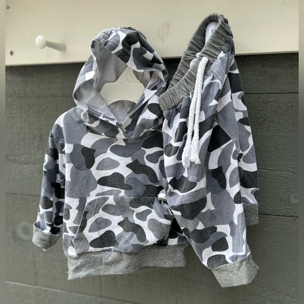 Toddler gray camo hoodie sweatshirt sweatpants set 2 piece size 80/ 12-18 months